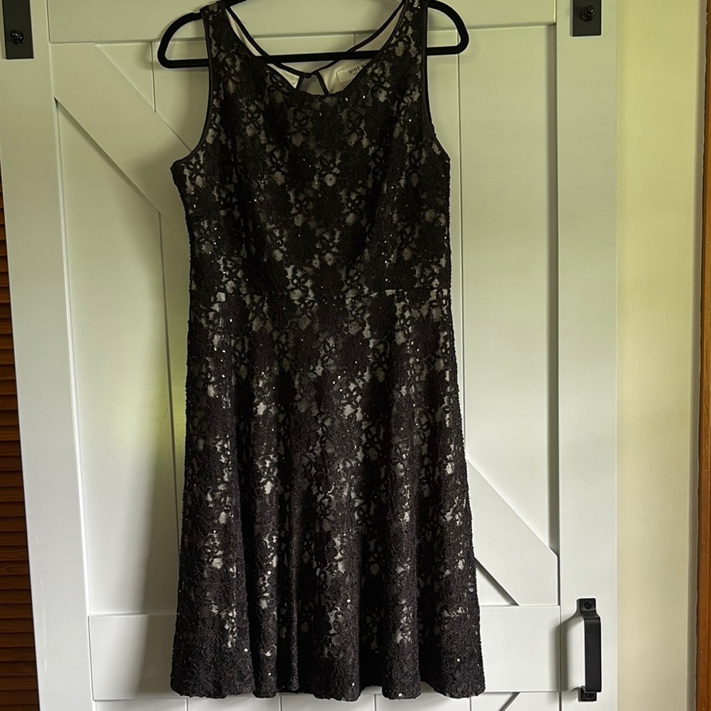 Nine West Black and White Sleeveless Midi Dress Scoop Neck